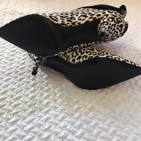 Marc Fisher LTD Fifily Pointed Toe Bootie - Picture 7 of 7